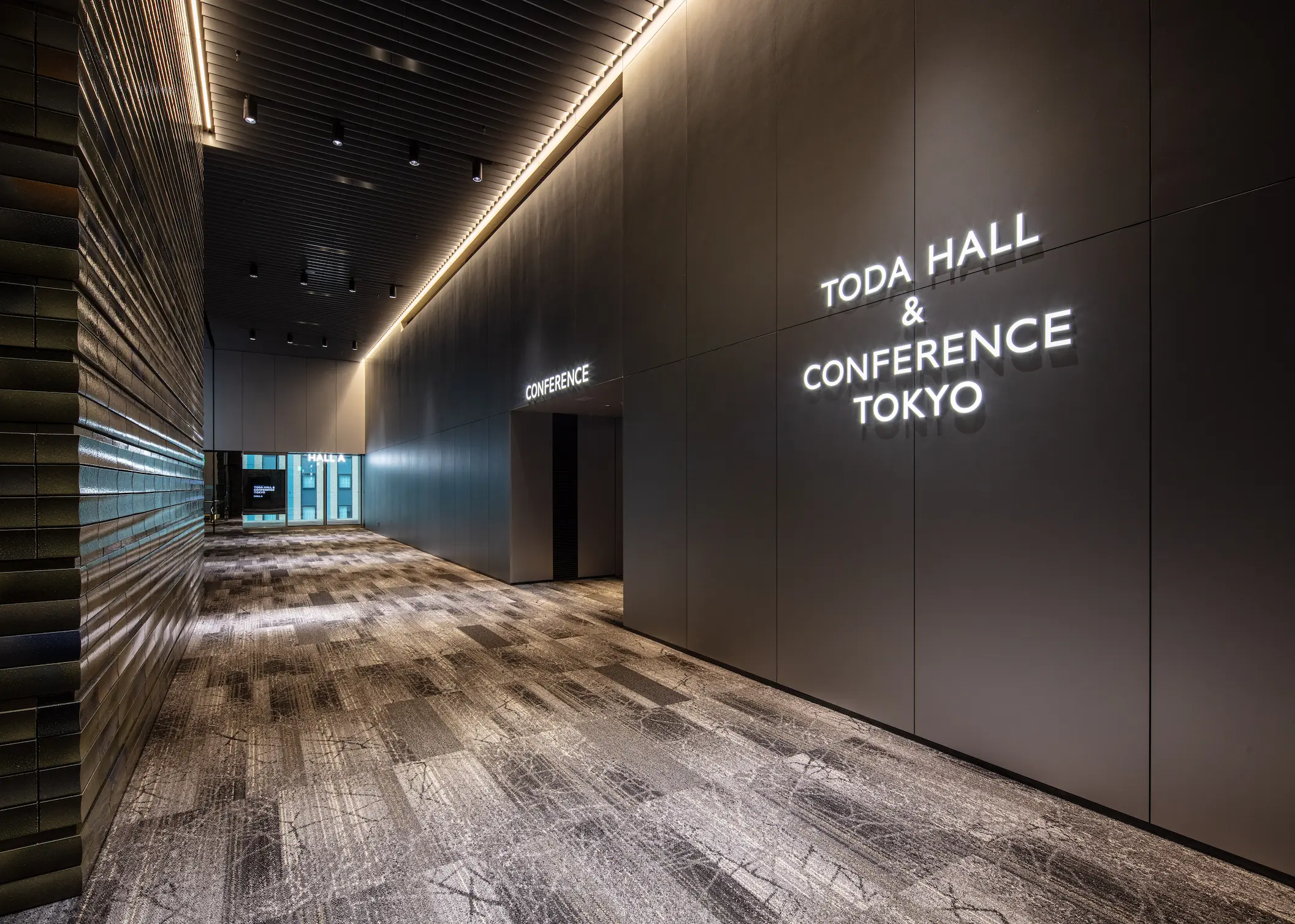 2つのホールと5つの会議室が同じフロアに併設